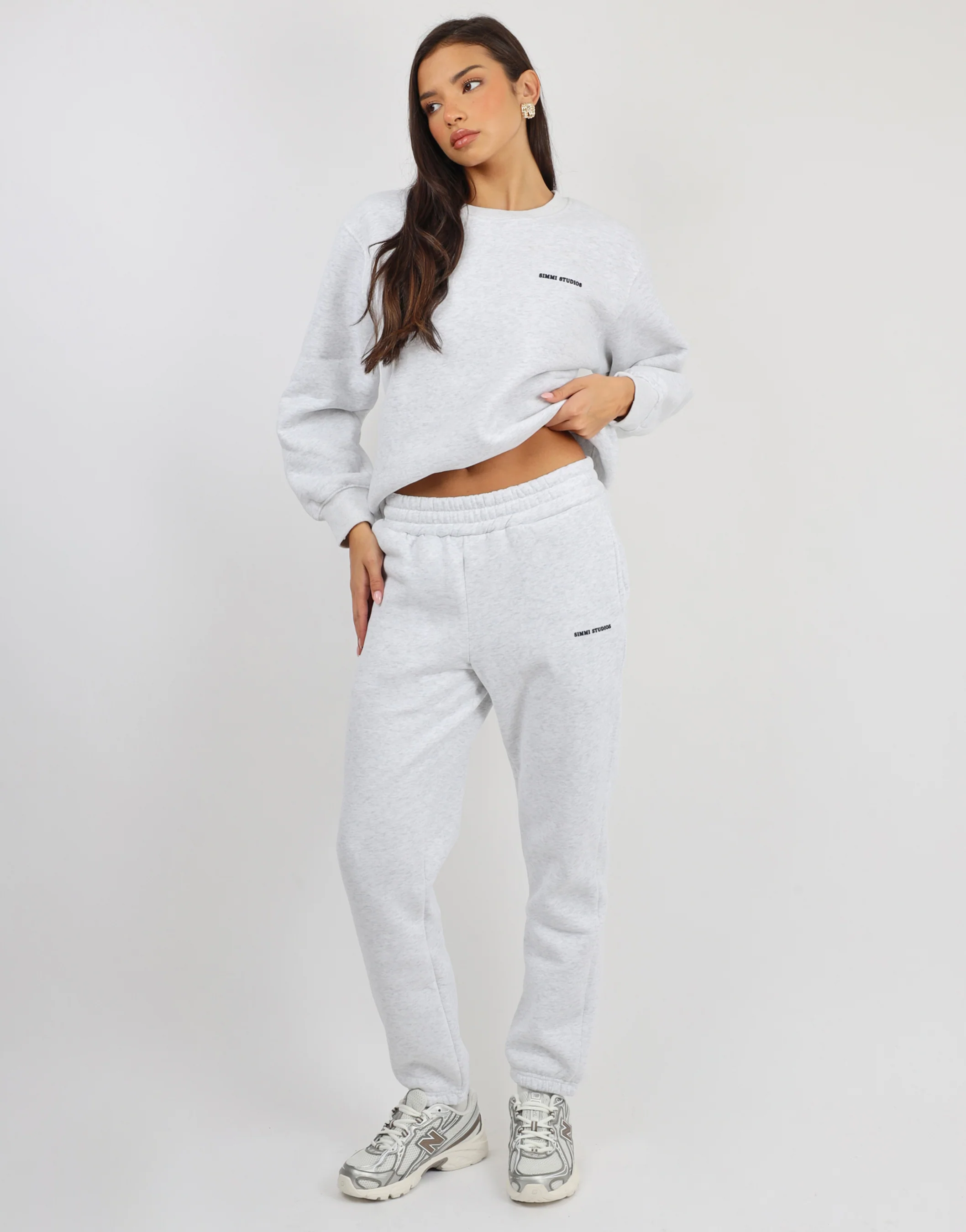 Ashby Simmi Studios Essentials Sweatshirt in Pebble Grey - Image 2