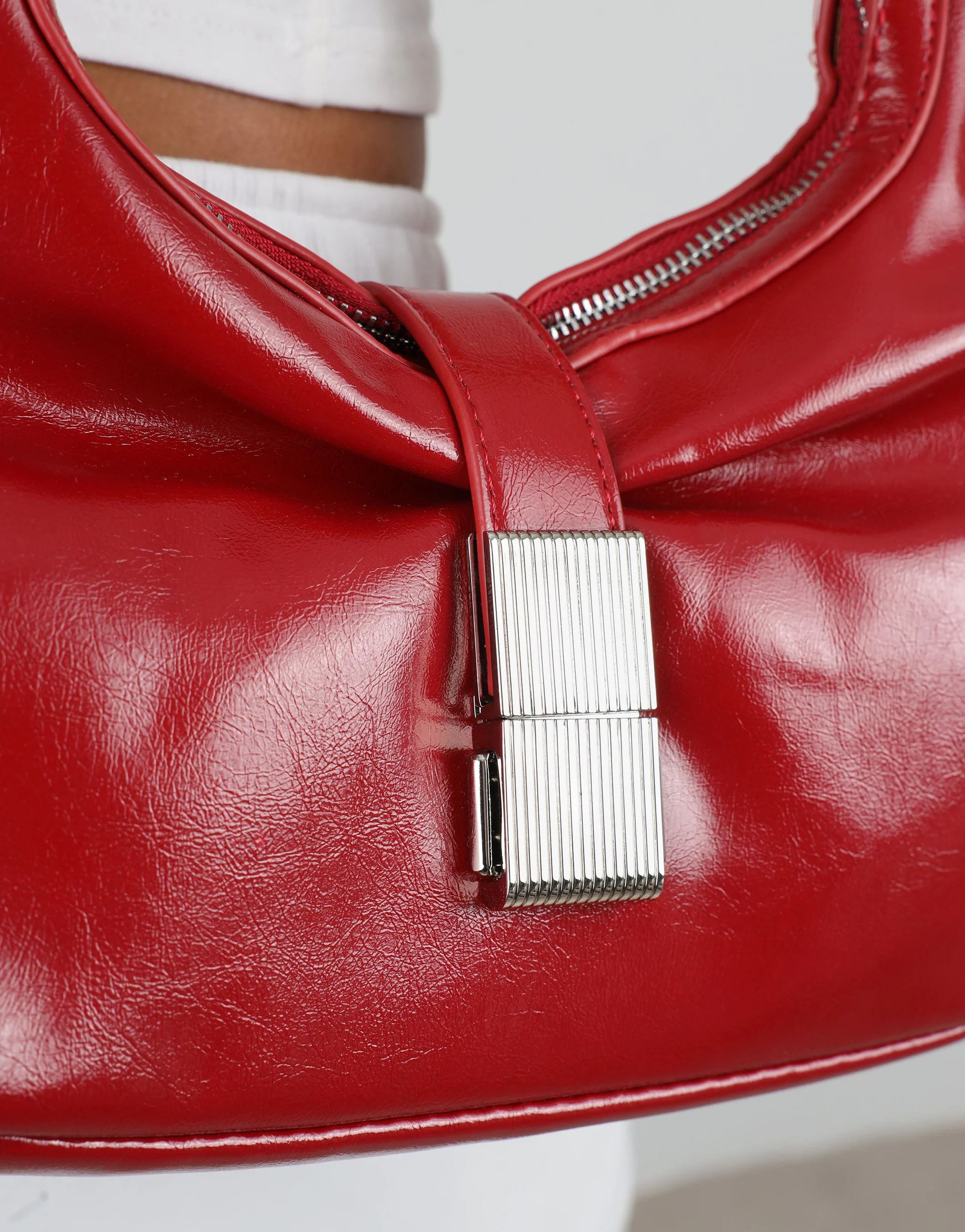 Asher Red Buckle Detail Shoulder Bag - Image 3