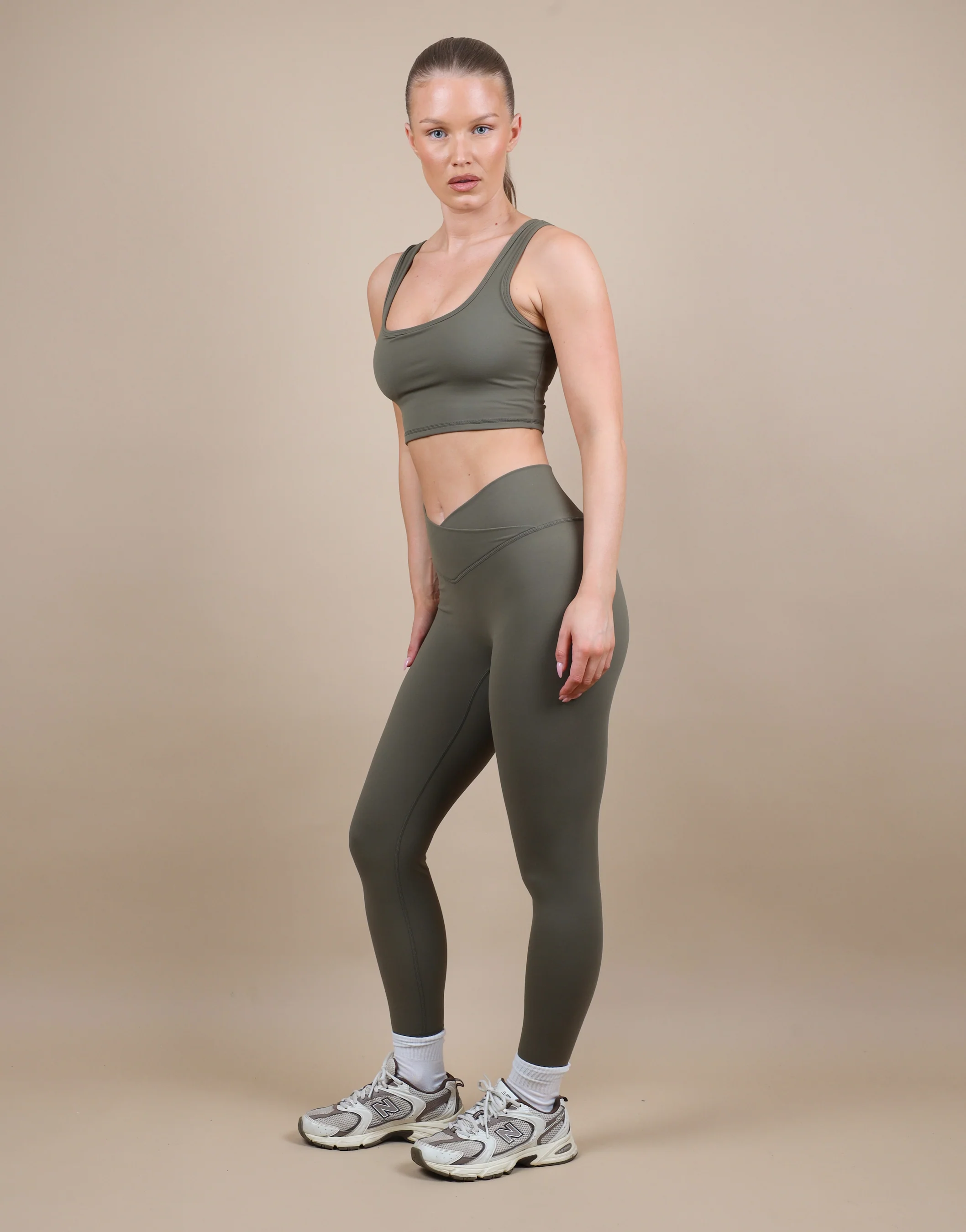 Blake V Front Leggings In Olive