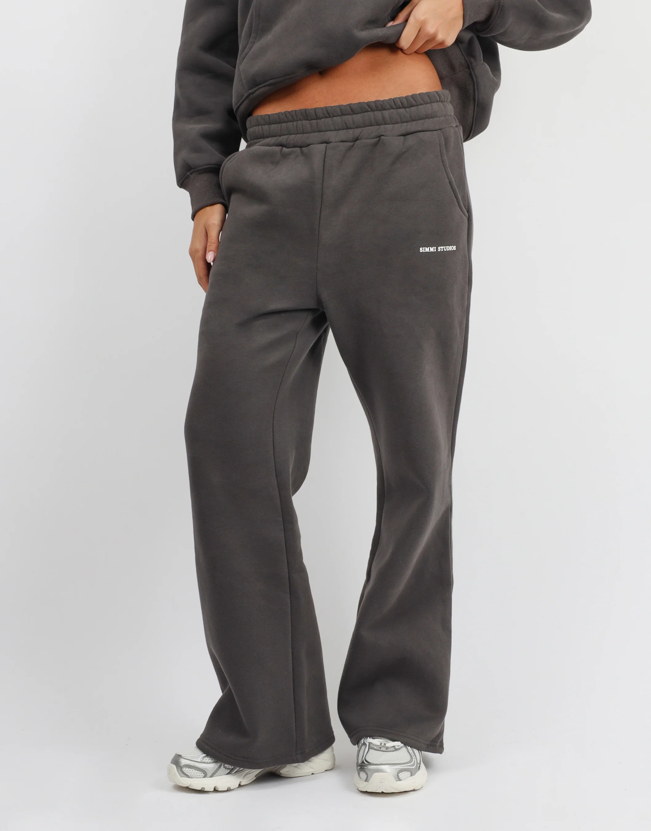 Colby Simmi Studios Essentials Flared Joggers in Slate - Image 4