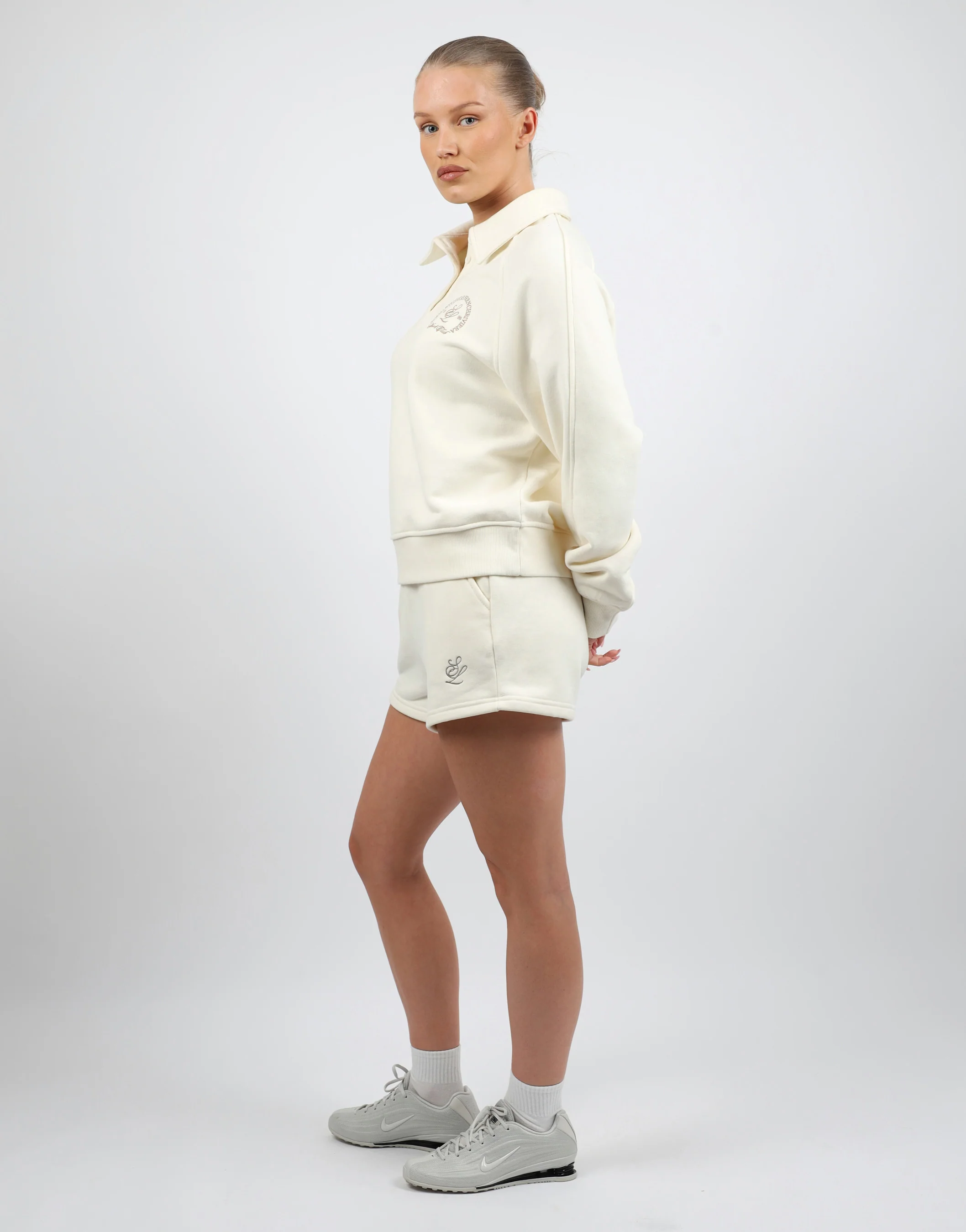 Monaco Simmi Studios Embroidered Logo Polo Sweatshirt In Cream - Image 3